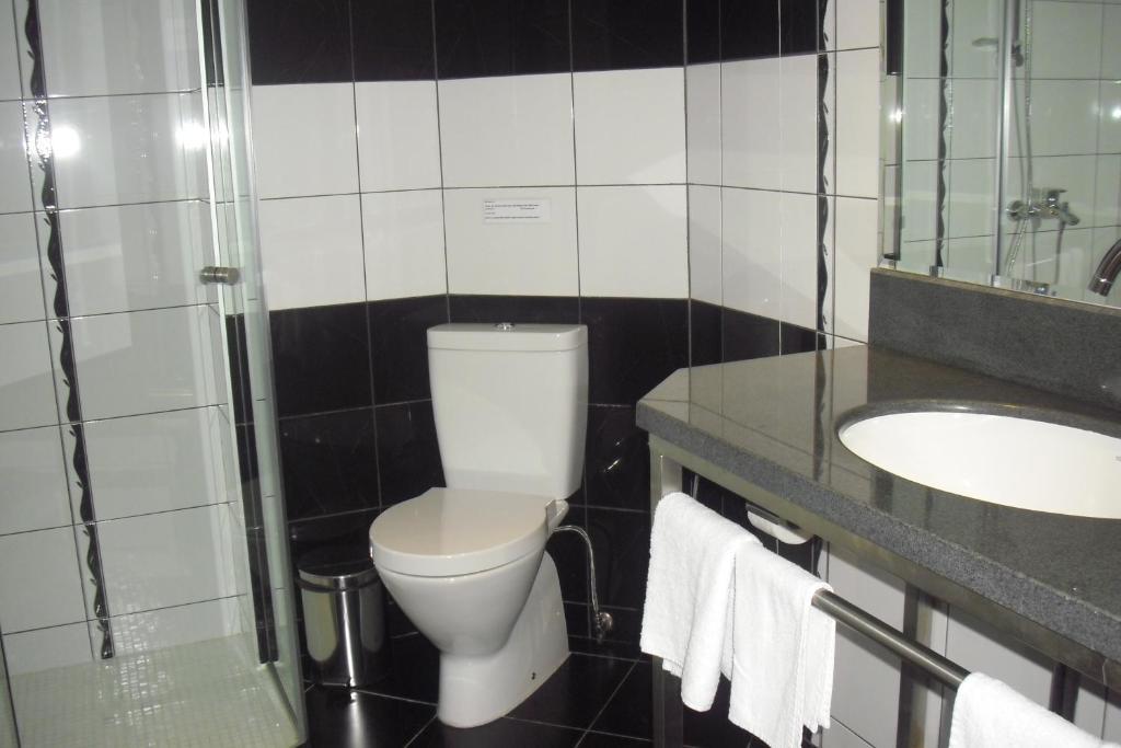 Universal Hotel Doupnitsa Extérieur photo